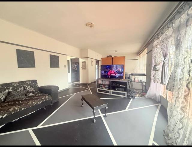 8 BEDROOM HOUSE FOR SALE IN VANDERBIJLPARK CE 5